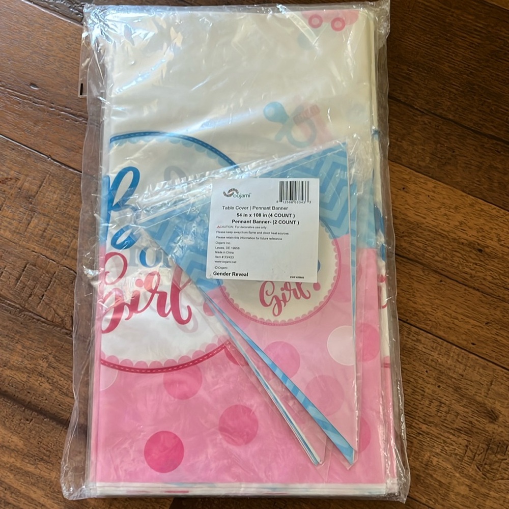 Oojami Gender Reveal Table cover ( 4 )and pennant (2)
✨